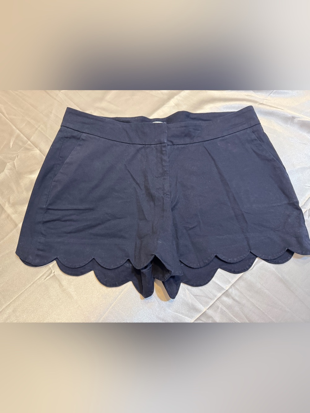 crown & ivy Navy Scalloped-Hem Shorts Size: 8